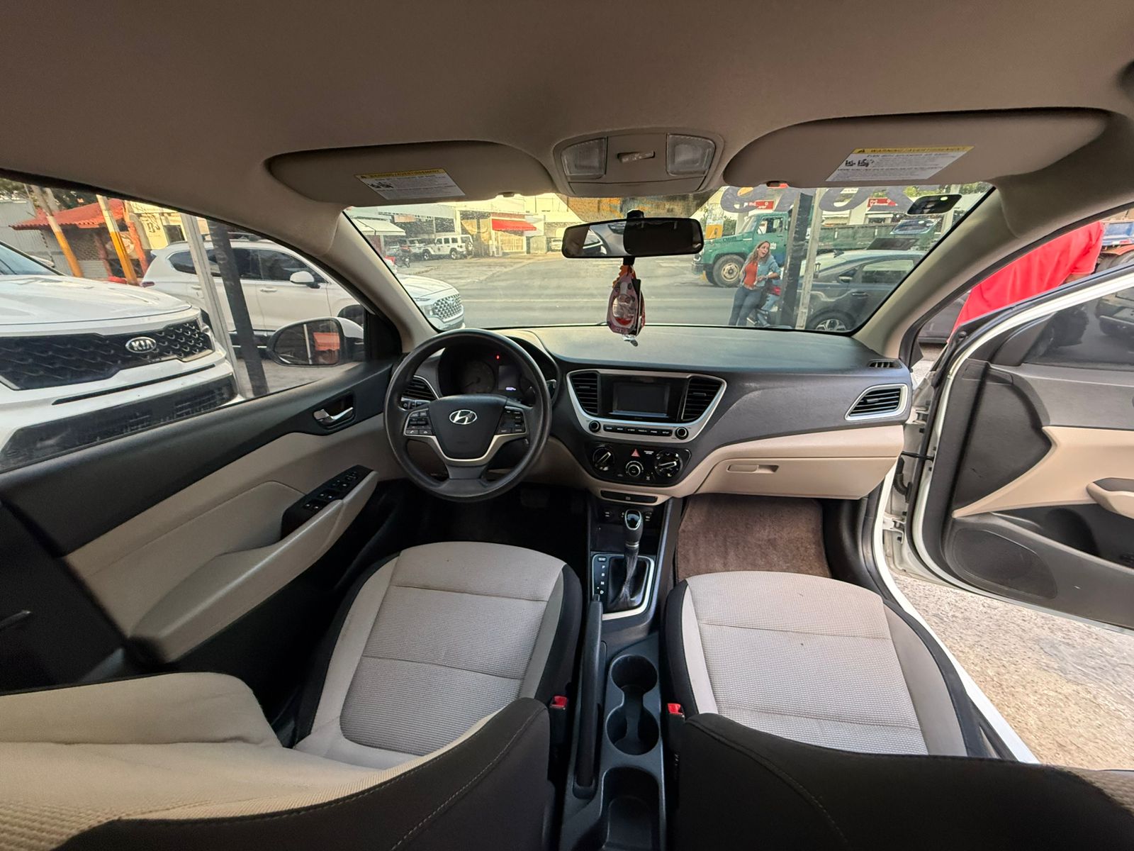 Hyundai Accent SE 2019 - Miniatura 12