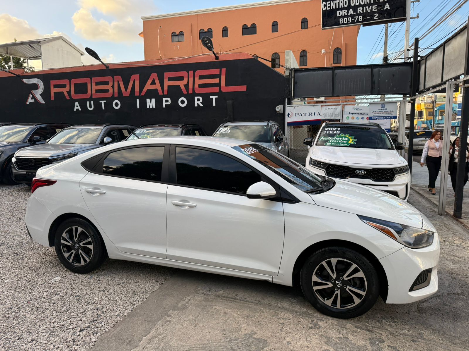 Hyundai Accent SE 2019 - Miniatura 3
