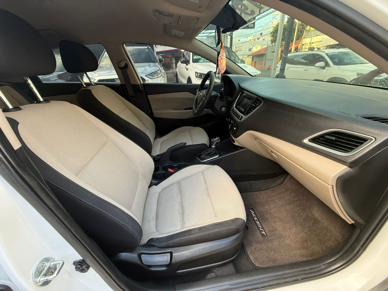 Hyundai Accent SE 2019 - Miniatura 10