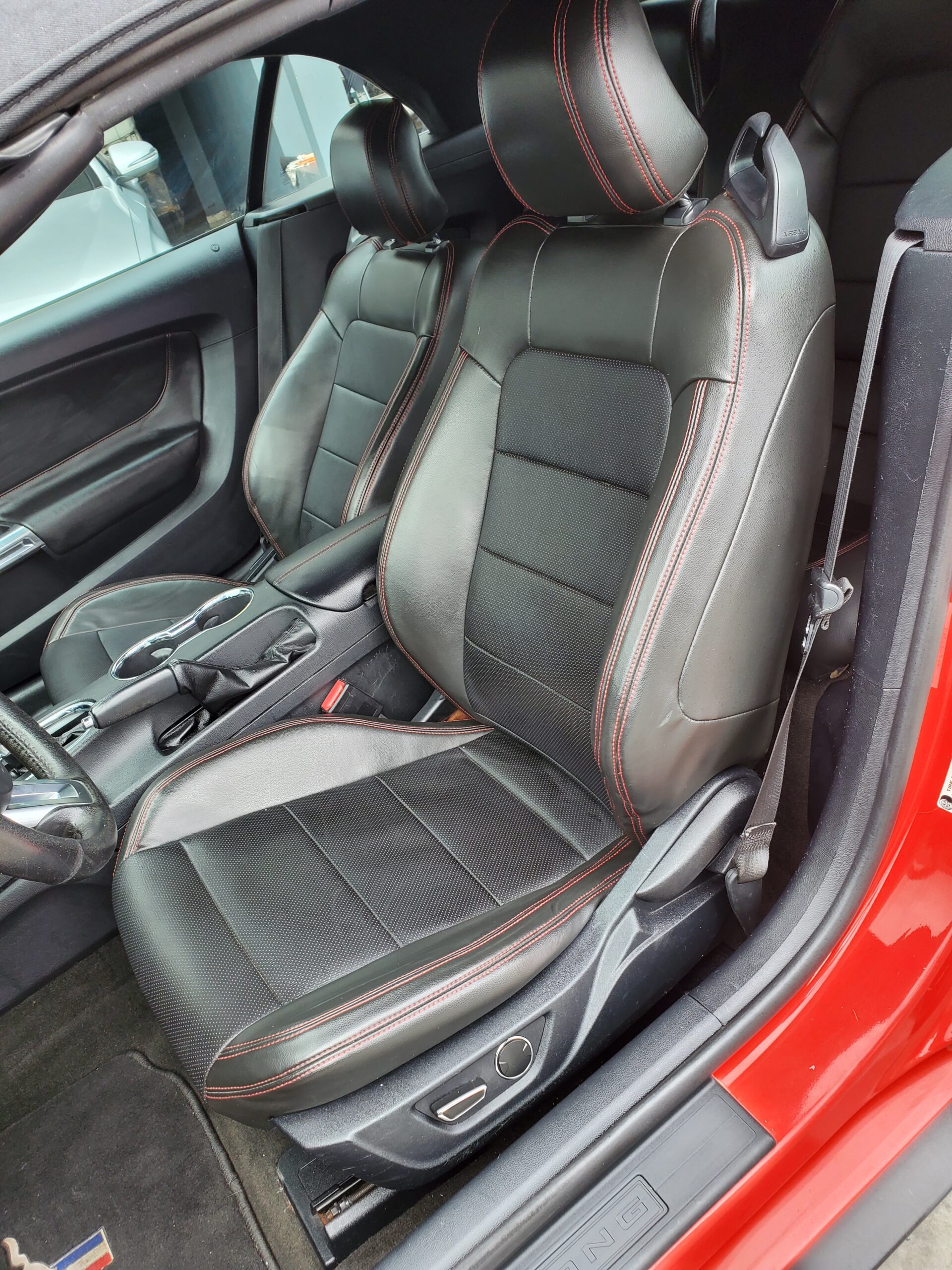 Ford Mustang 2015 - Miniatura 9