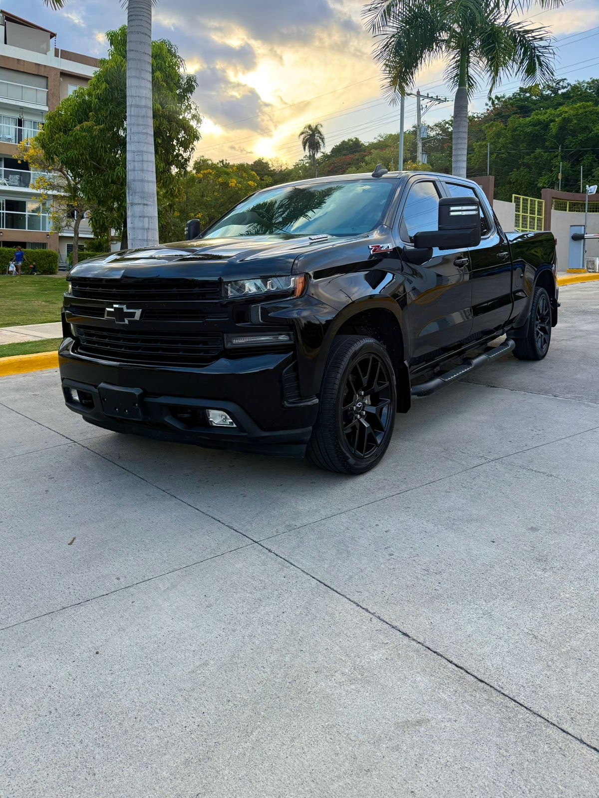 Chevrolet Silverado RST 2020 - Miniatura 2