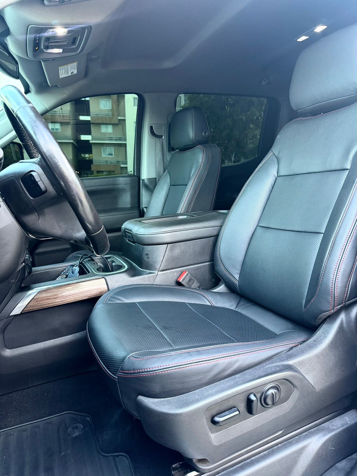 Chevrolet Silverado RST 2020 - Miniatura 8