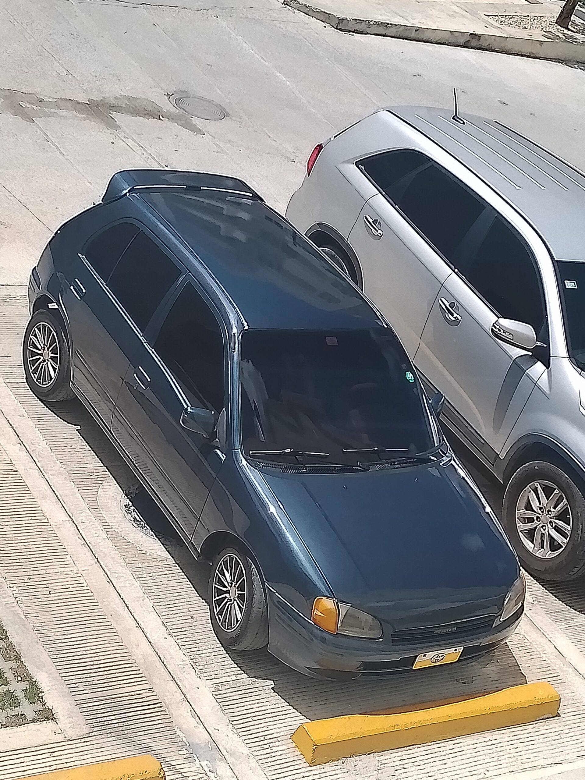 Toyota Starlet 2000 - Miniatura 2