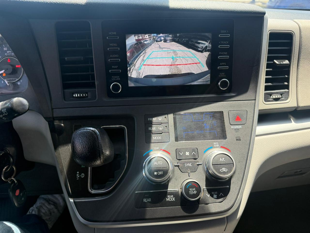 Toyota Sienna CE 2020 - Miniatura 11