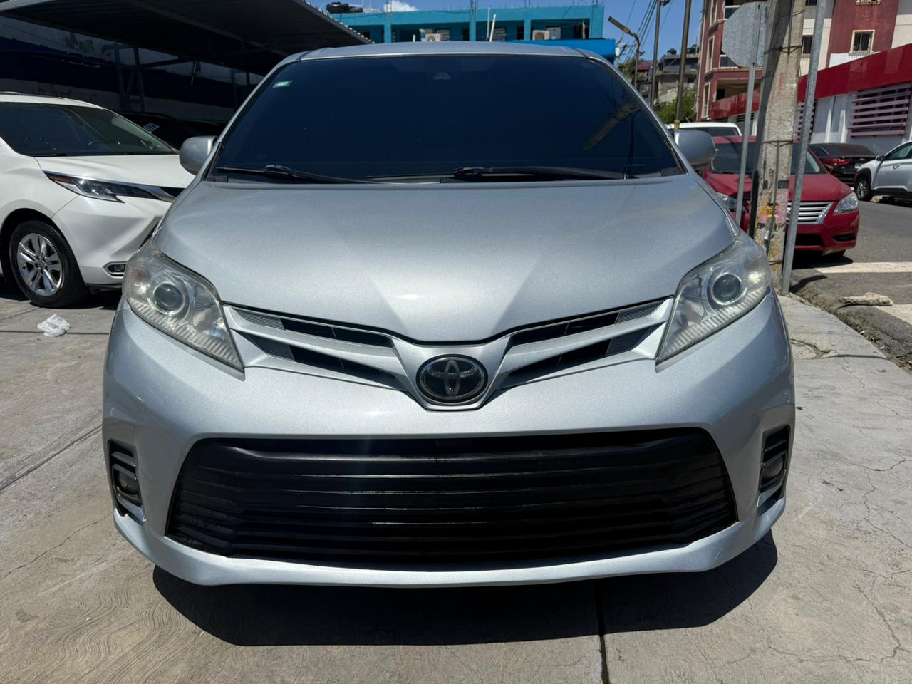 Toyota Sienna CE 2020 - Miniatura 6