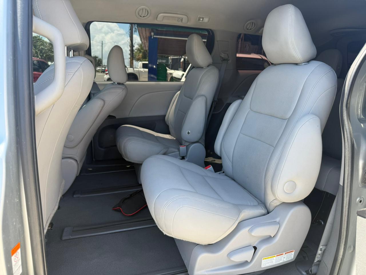 Toyota Sienna CE 2020 - Miniatura 8