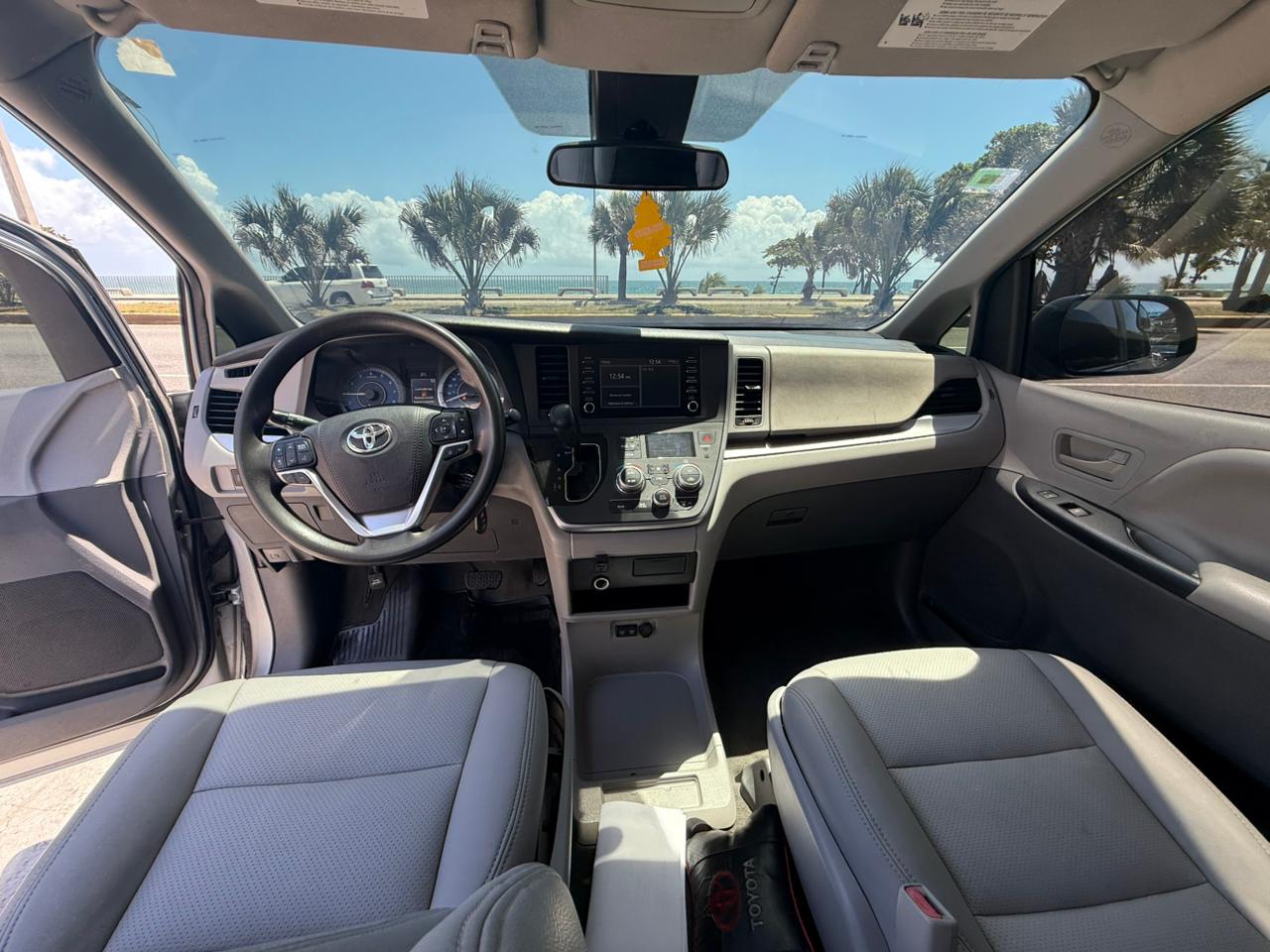 Toyota Sienna CE 2020 - Miniatura 10