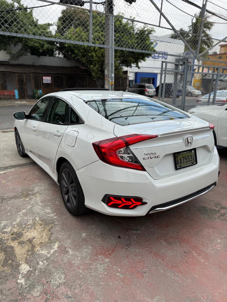 Honda Civic 2020 - Miniatura 4