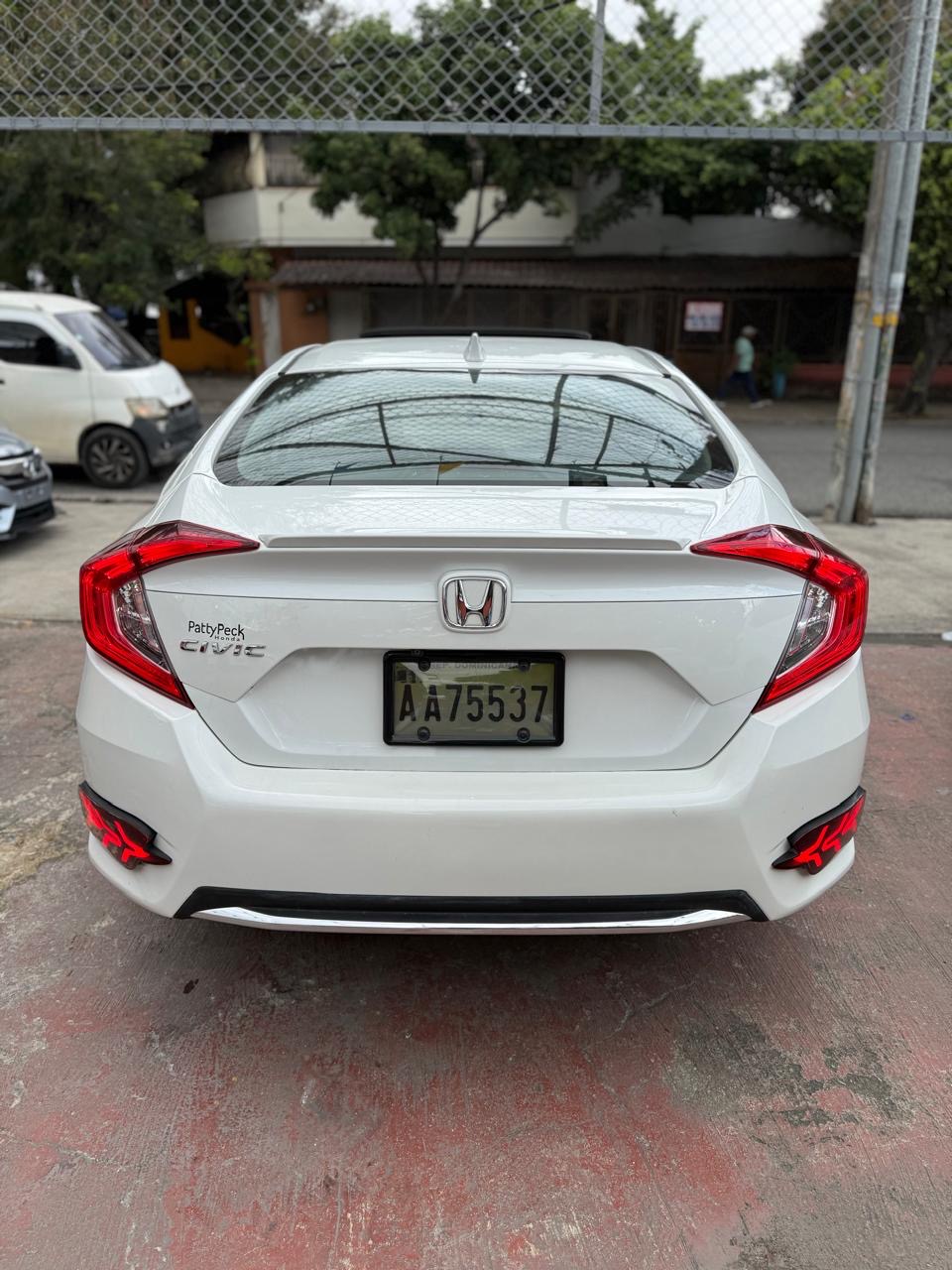 Honda Civic 2020 - Miniatura 5