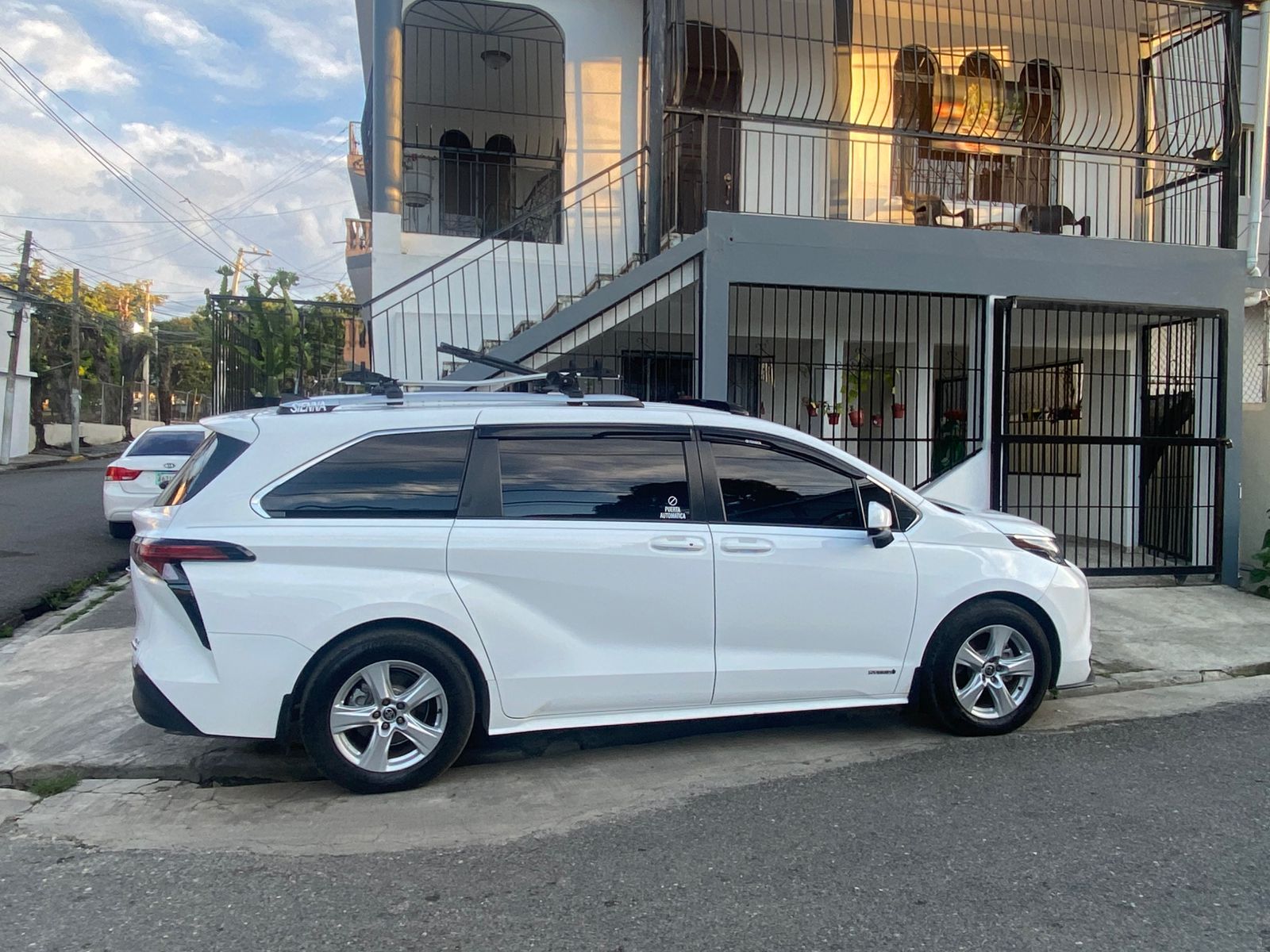 Toyota Sienna LE 2021 - Miniatura 3