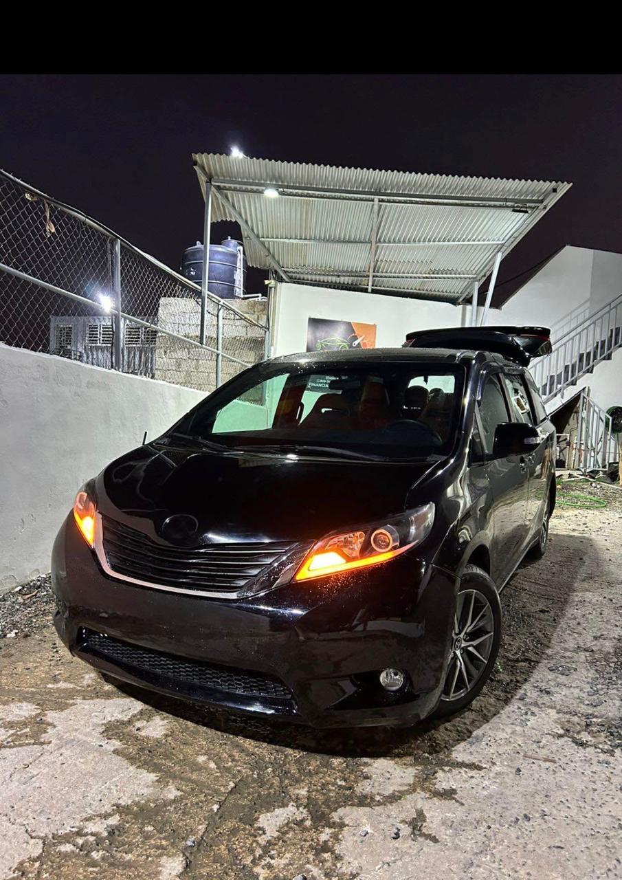 Toyota Sienna CE 2013 - Miniatura 2