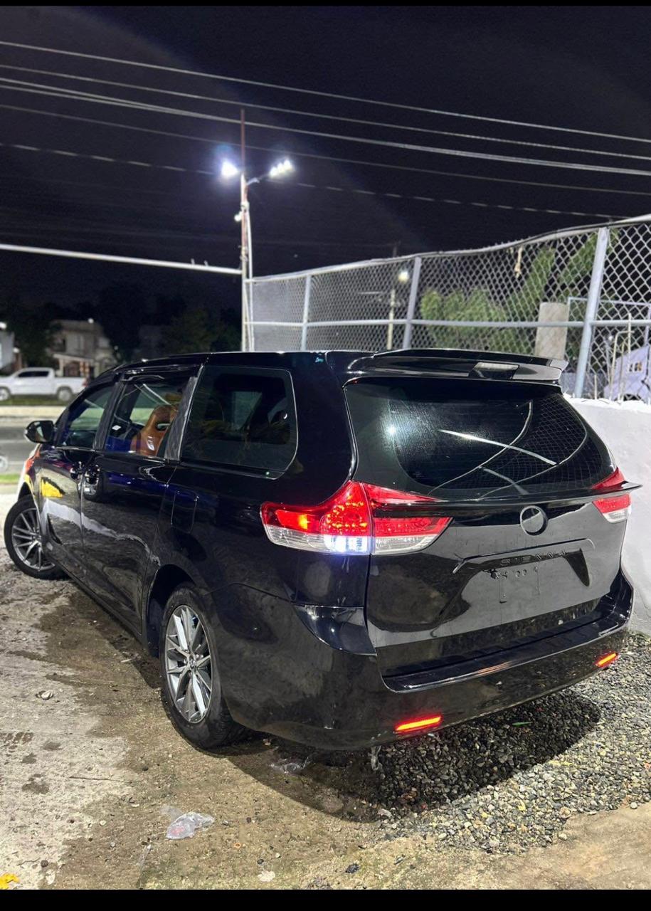 Toyota Sienna CE 2013 - Miniatura 6