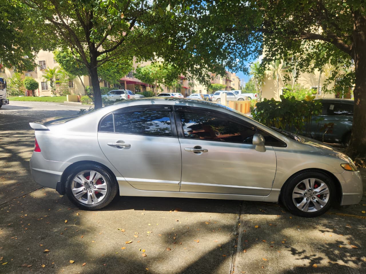 Honda Civic LX 2010 - Miniatura 4