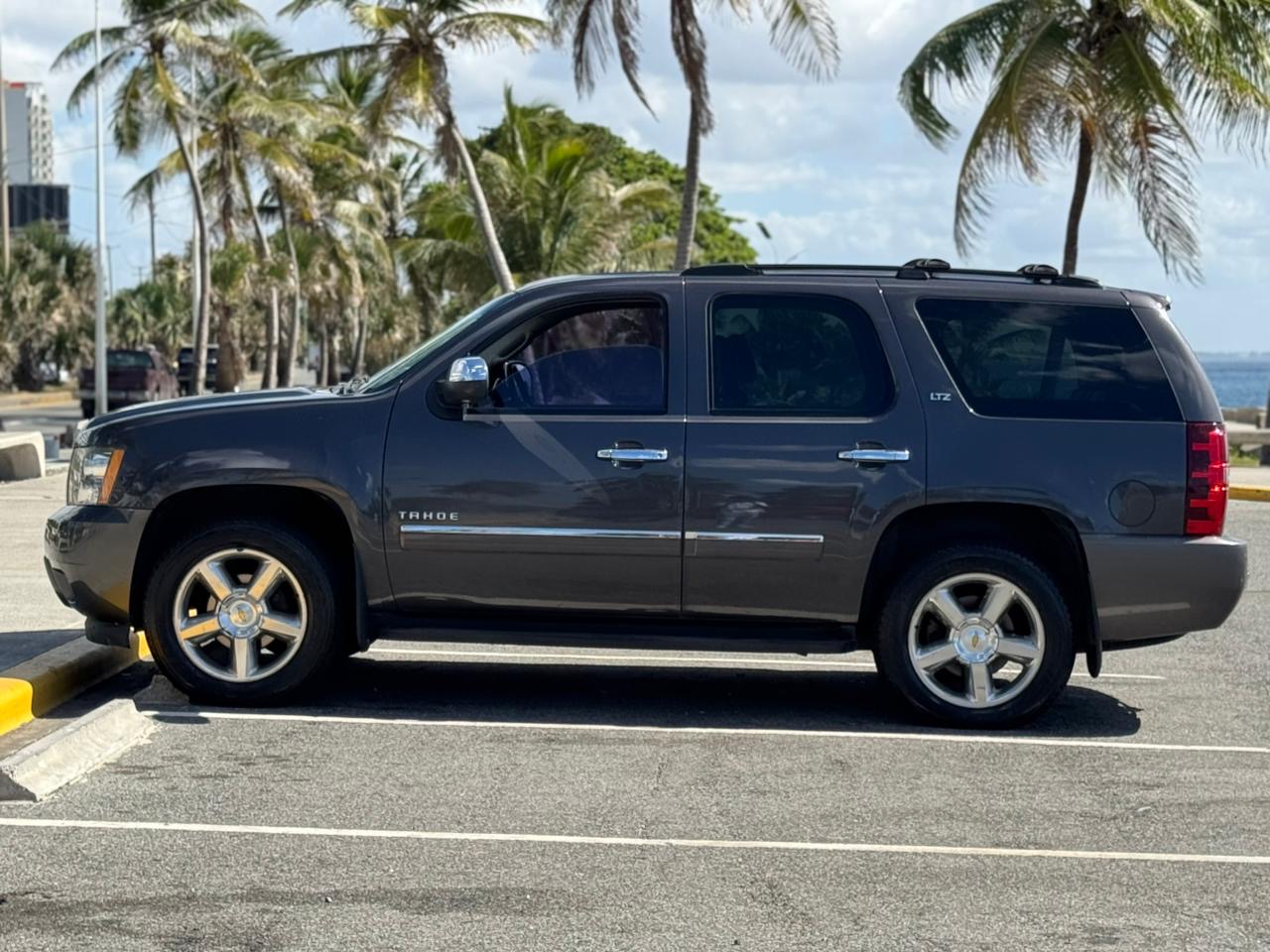 Chevrolet Tahoe LTZ 2010 - Miniatura 6