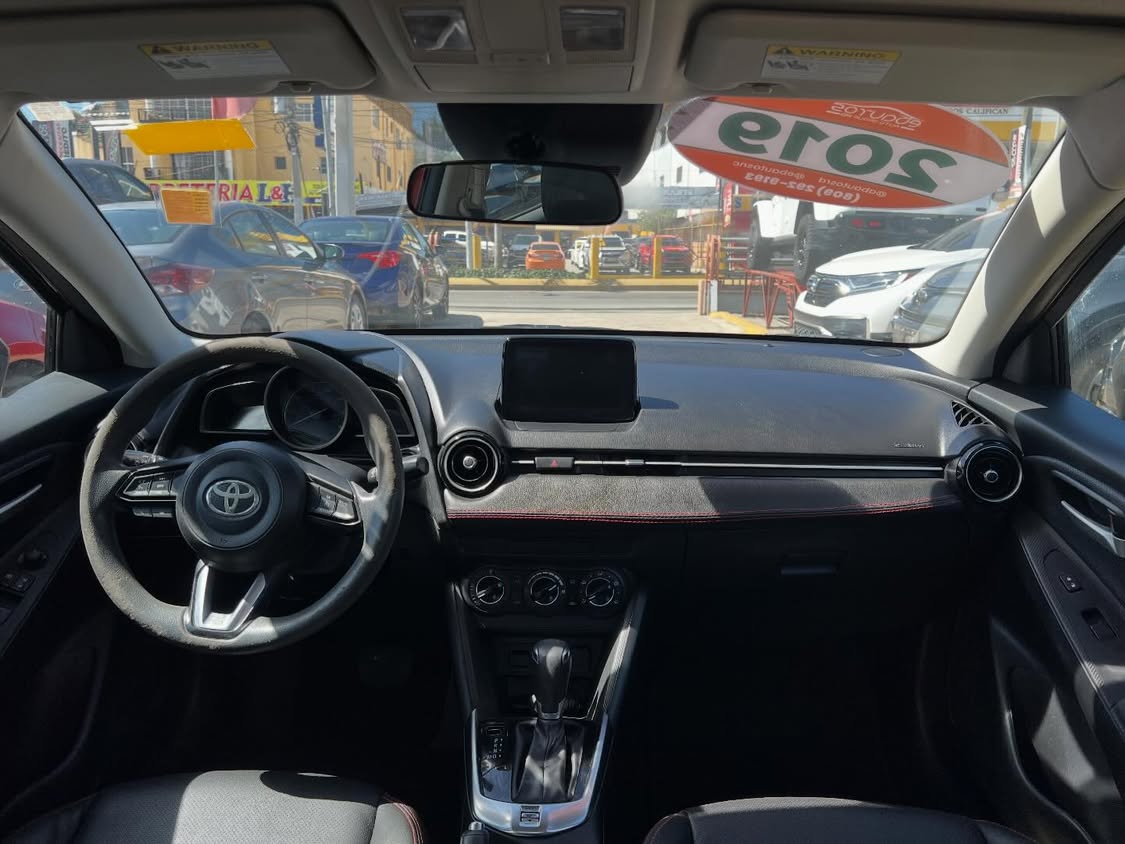 Toyota Yaris LE 2019 - Miniatura 9