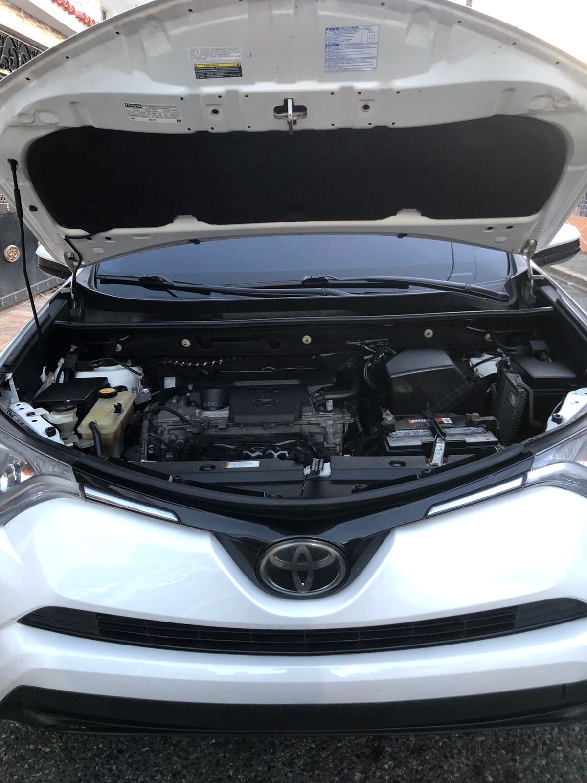 Toyota RAV4 LE 2017 - Miniatura 11