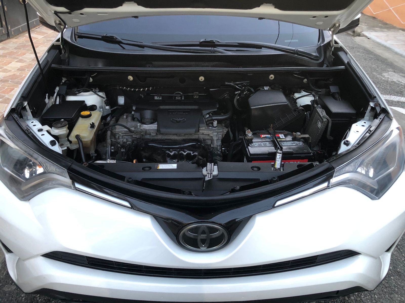 Toyota RAV4 LE 2017 - Miniatura 12