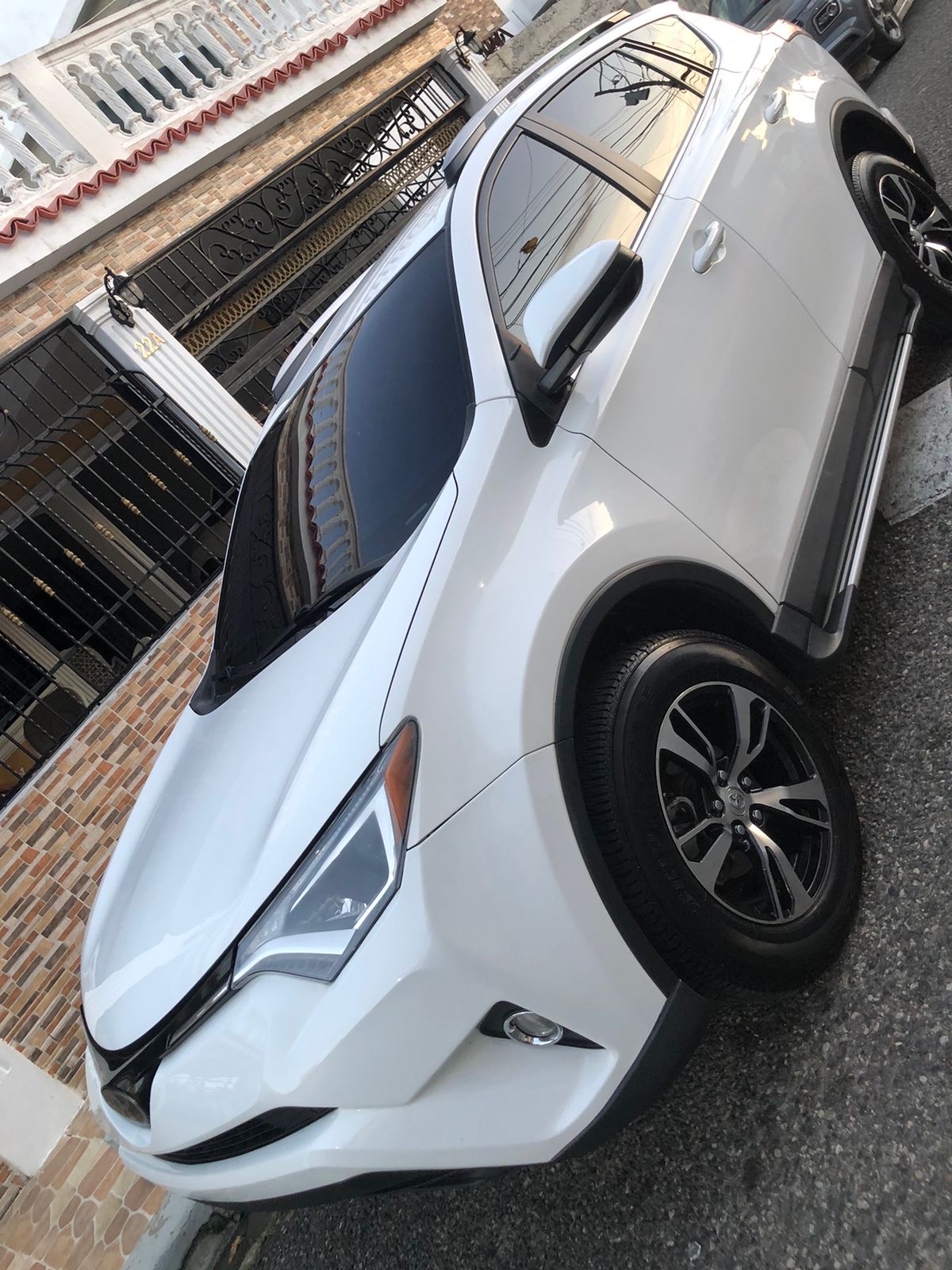 Toyota RAV4 LE 2017 - Miniatura 4