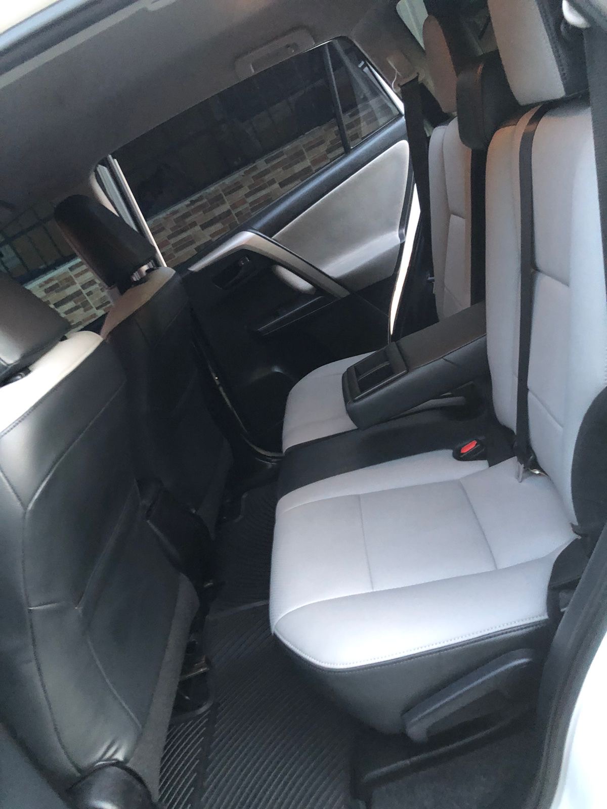 Toyota RAV4 LE 2017 - Miniatura 5