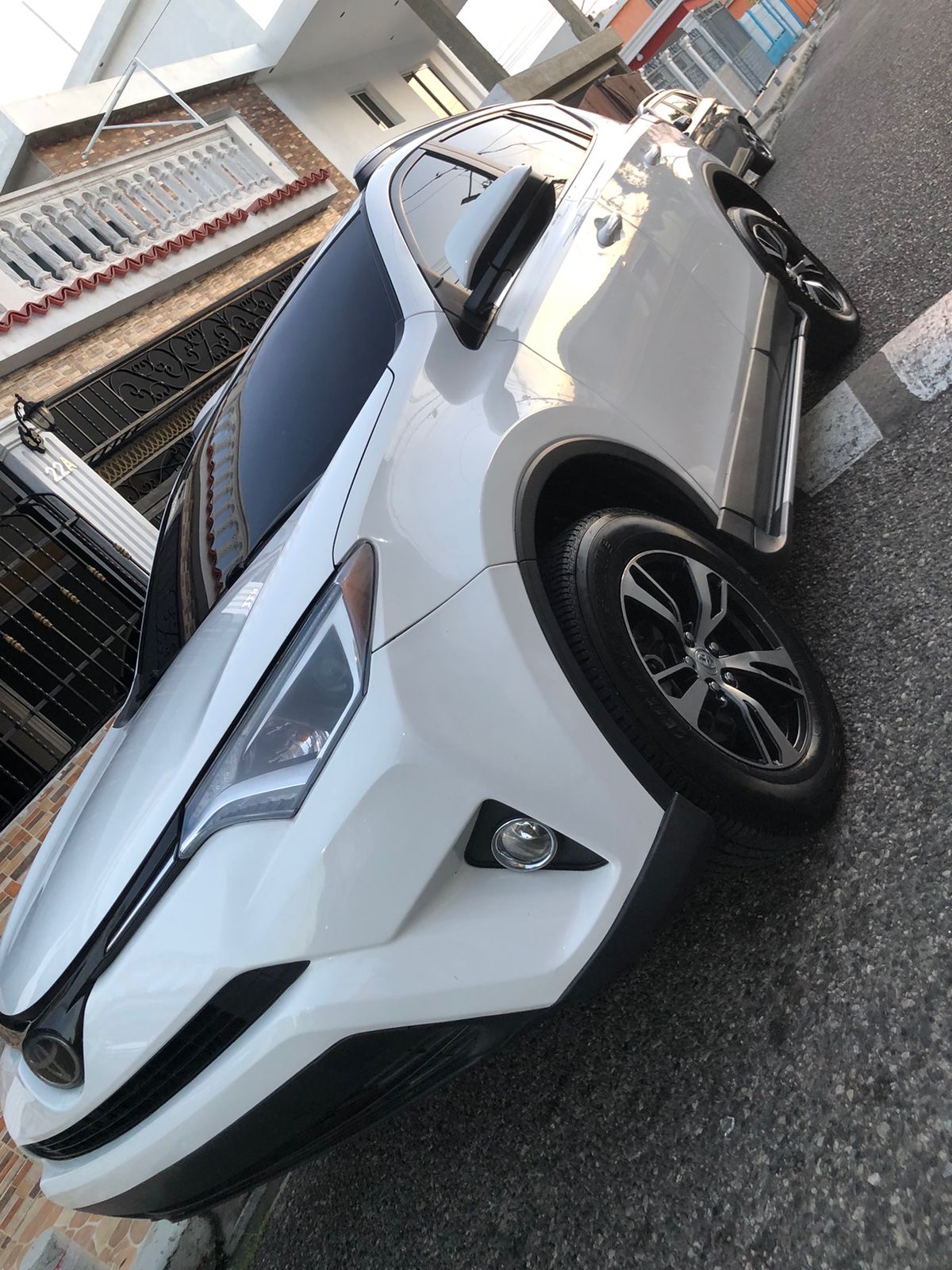 Toyota RAV4 LE 2017 - Miniatura 6