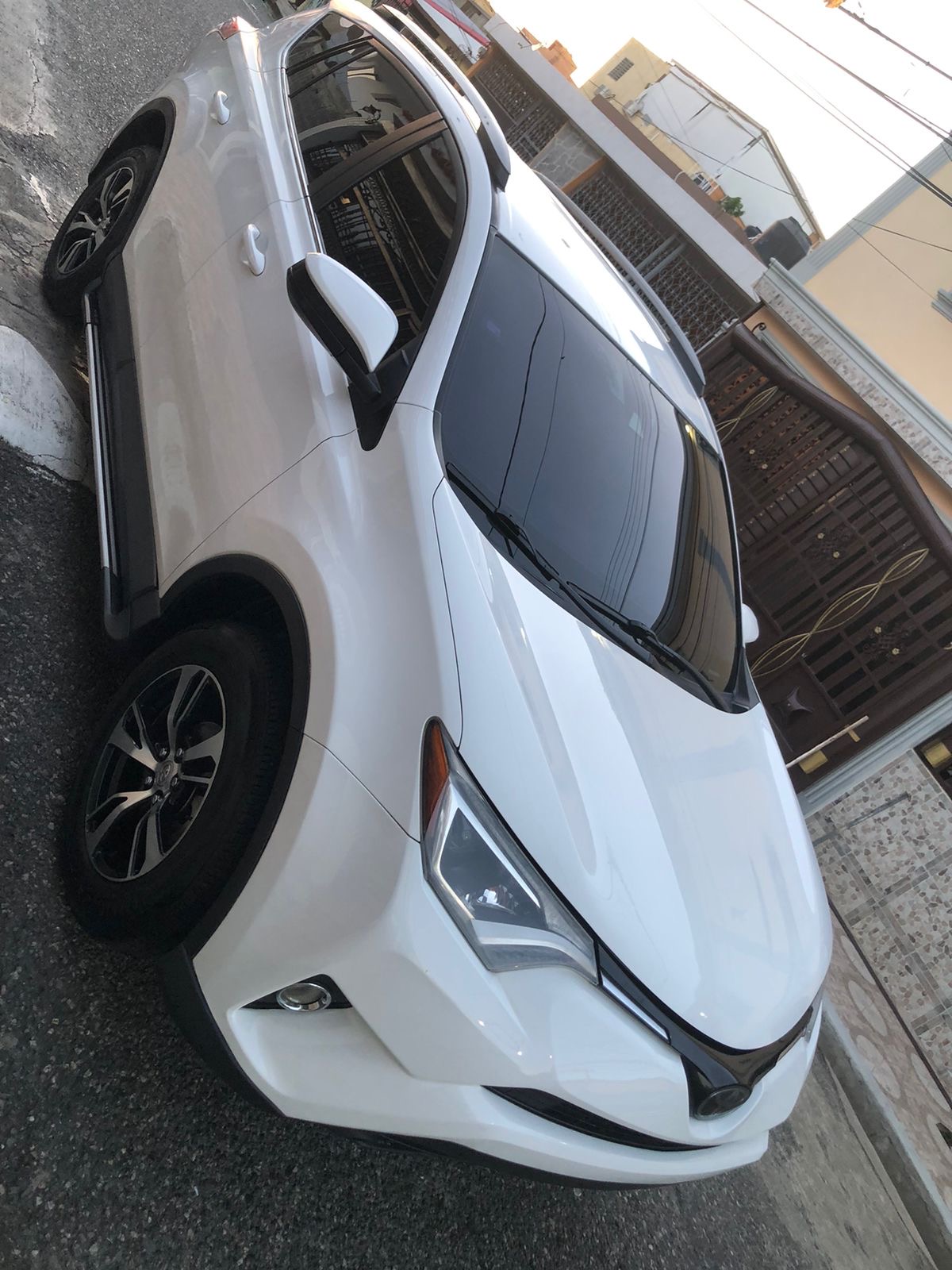 Toyota RAV4 LE 2017 - Miniatura 8