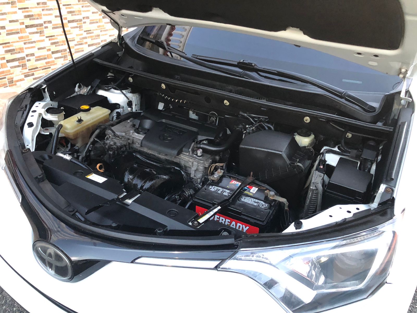 Toyota RAV4 LE 2017 - Miniatura 9