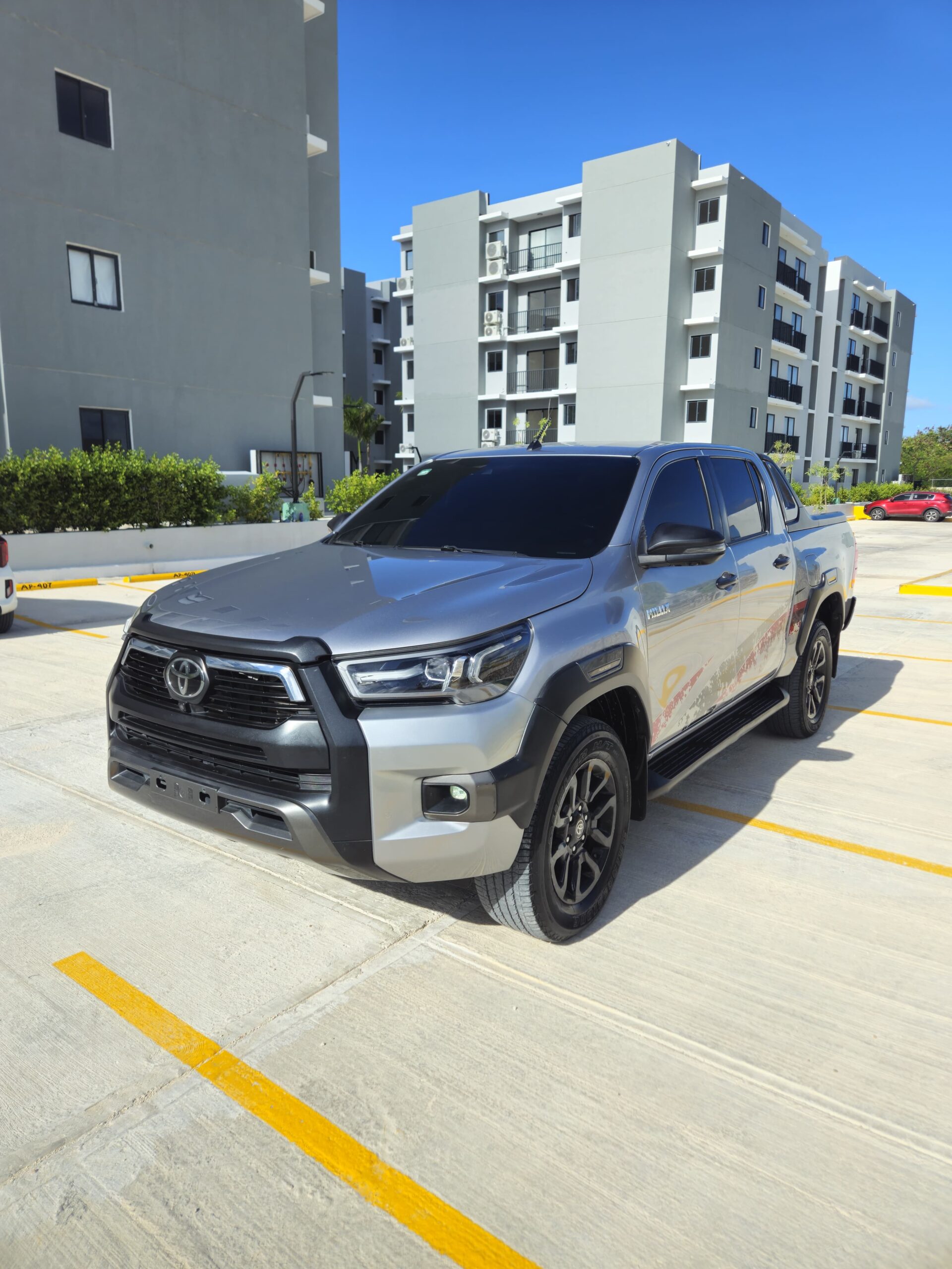 Toyota Hilux Adventure 2023 - Miniatura 3