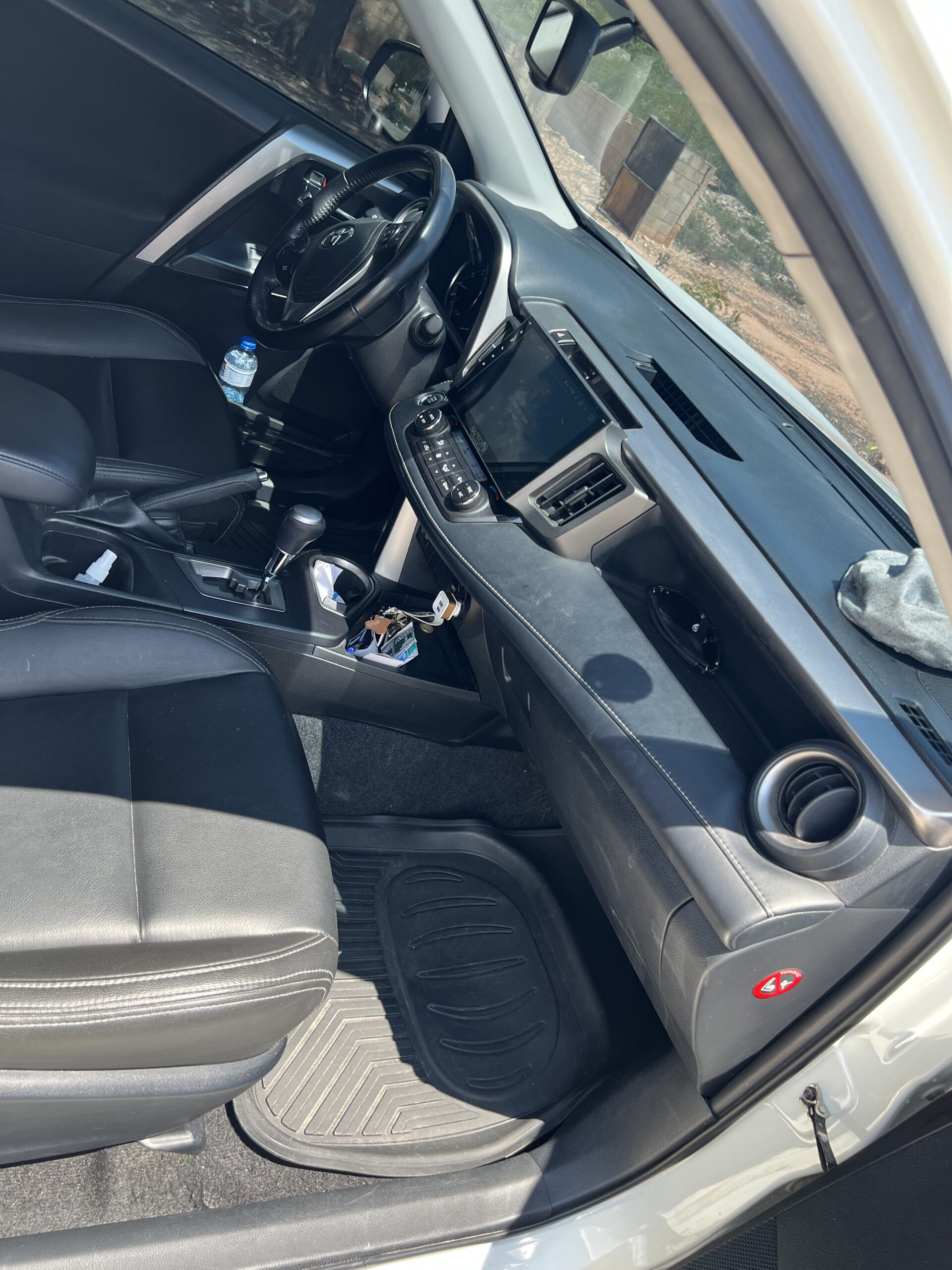 Toyota RAV4 LE 2018 - Miniatura 5