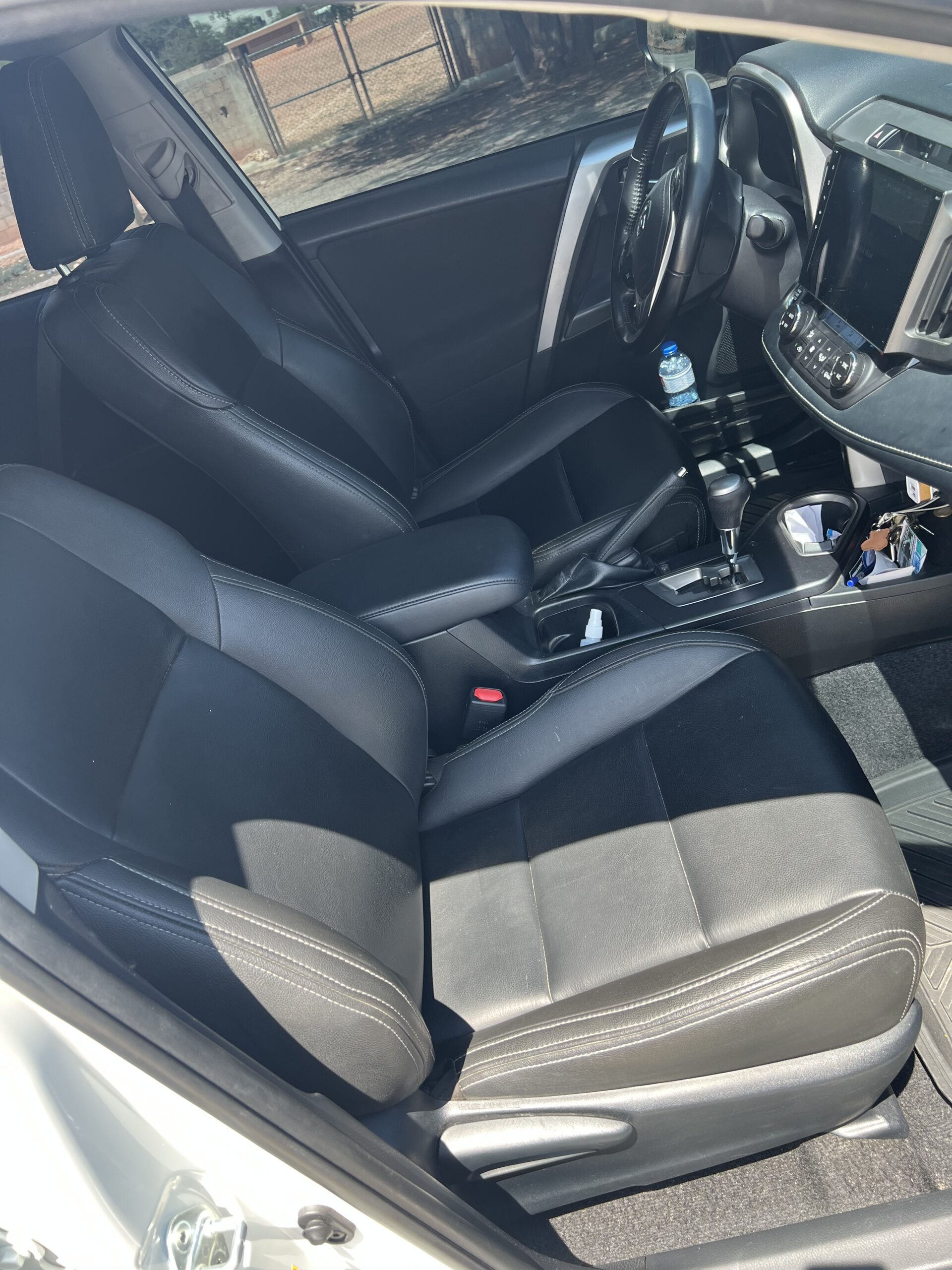 Toyota RAV4 LE 2018 - Miniatura 7