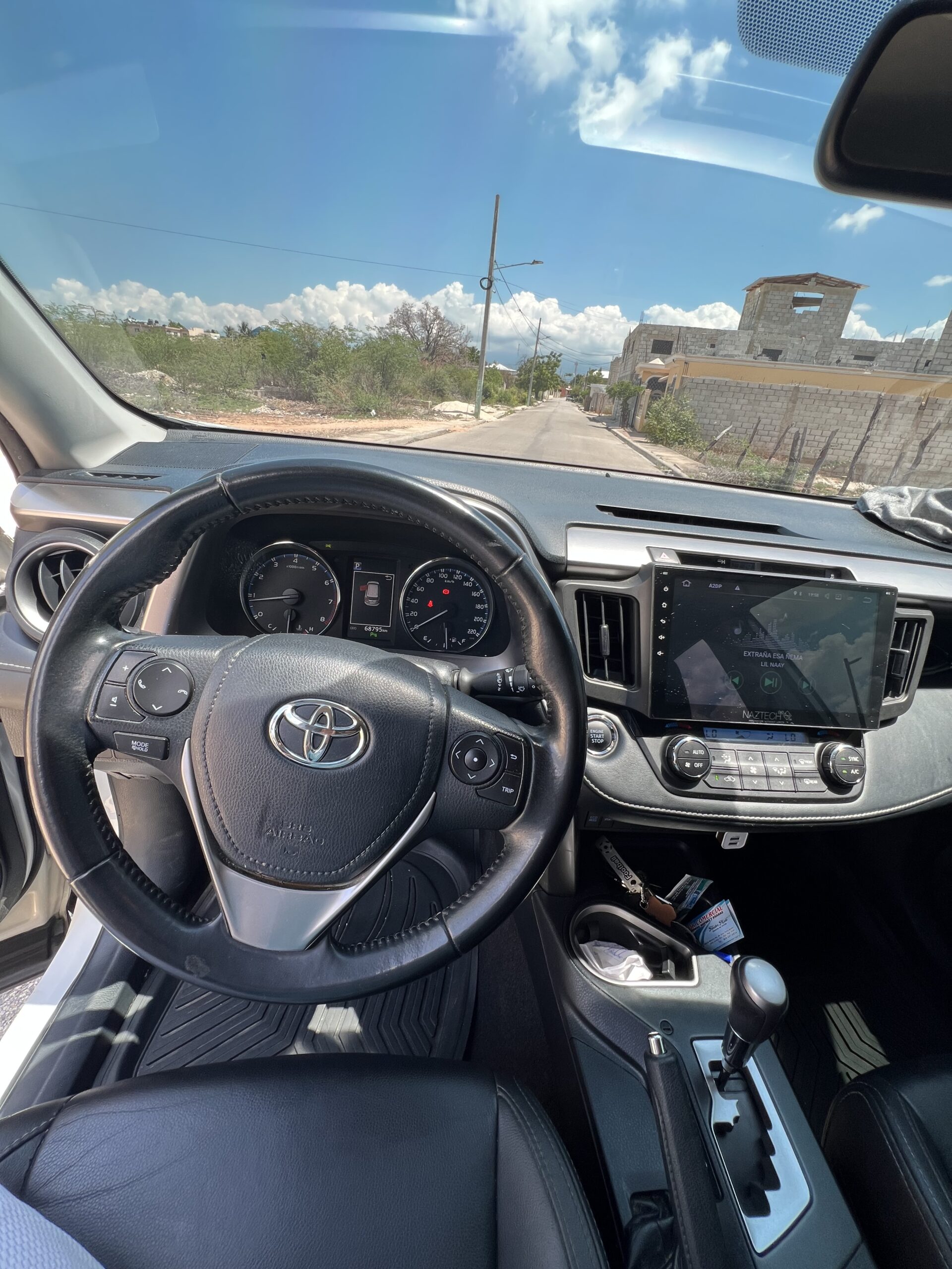 Toyota RAV4 LE 2018 - Miniatura 9